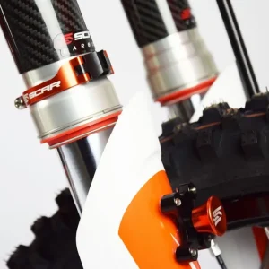 Szybka wysyłka SCAR RACING BLOKADA AMORTYZATORÓW DO STARTU (LAUNCH CONTROL) WP KTM SX / SXF 125 / 250 / 300 /350 / 450 ‘03-‘26, HUSQVARNA TC / TE / FC / FE ‘14-‘26 KOLOR POMARAŃCZOWY