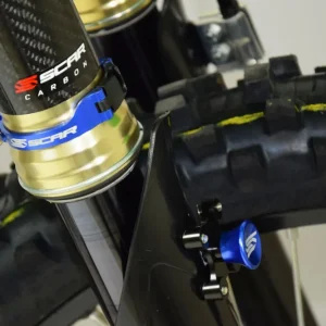 SCAR RACING BLOKADA AMORTYZATORÓW DO STARTU (LAUNCH CONTROL) KAYABA YAMAHA YZ 125/250, YZF 250/450, TRIUMPH TF 250-X ‘24-‘25 KOLOR NIEBIESKI Promocja
